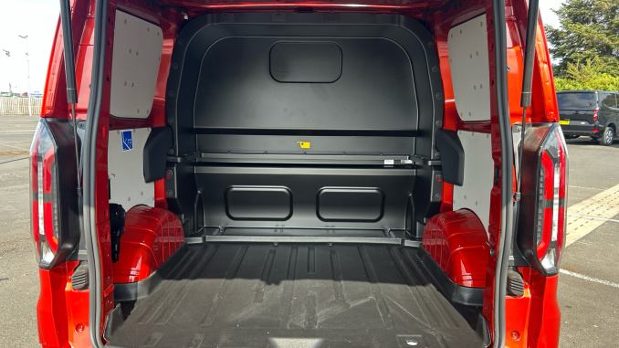 Ford Transit Custom 320 L1 Petrol Fwd 2.5 PHEV 232ps H1 Double Cab Van Sport Auto - Image 12